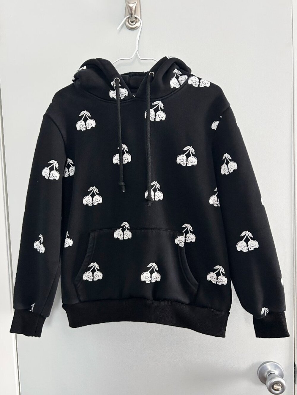 Badwood Cherry Skull Halloween Graphic Sweatshirt Black White Size S